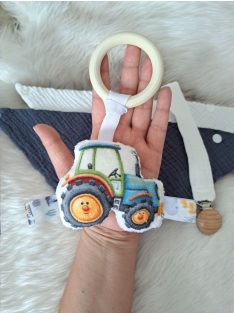 Fa karikás rágóka - traktor