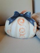 Őszi dekoráció - tök formapárna fehér 